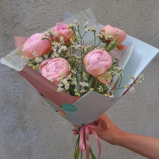 Angel Cheeks peonies bouquet