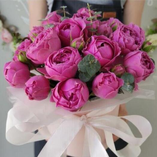 Пионовидные розы коробке🌷