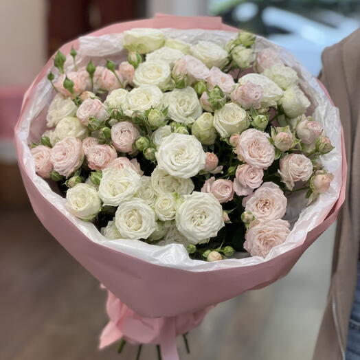 White and pink spray roses