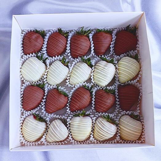 Клубника в шоколаде Black White Choco