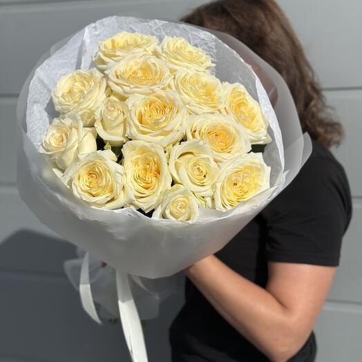Моно букет из 15 пионовидных роз