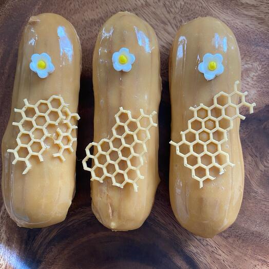 Эклеры медовик 3 штуки