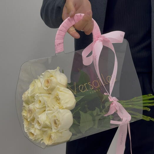 11 роз в брендированной сумке