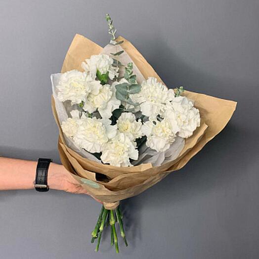 Bouquet of 15 white carnations with eucalyptus