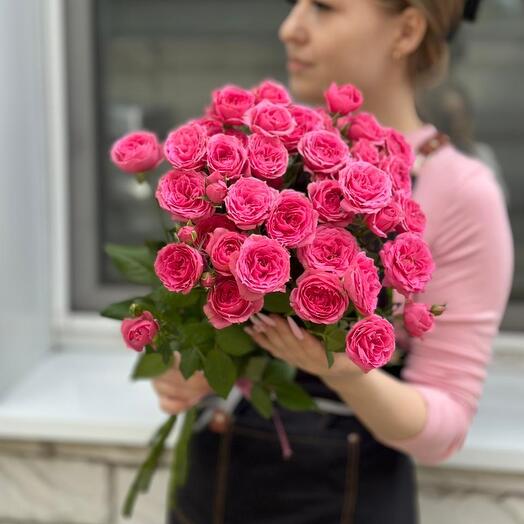 5 малиновых кустовых роз 💕