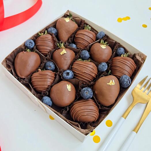 Набор клубники в молочном шоколаде classic (9 - 16 ягод)