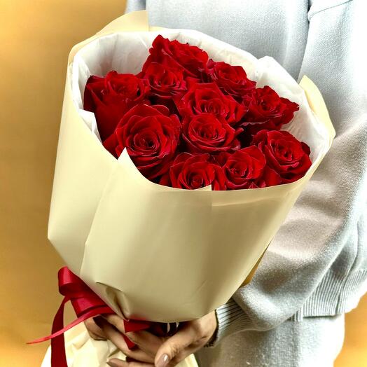 Красивый букет из 11 красных роз Арт.040