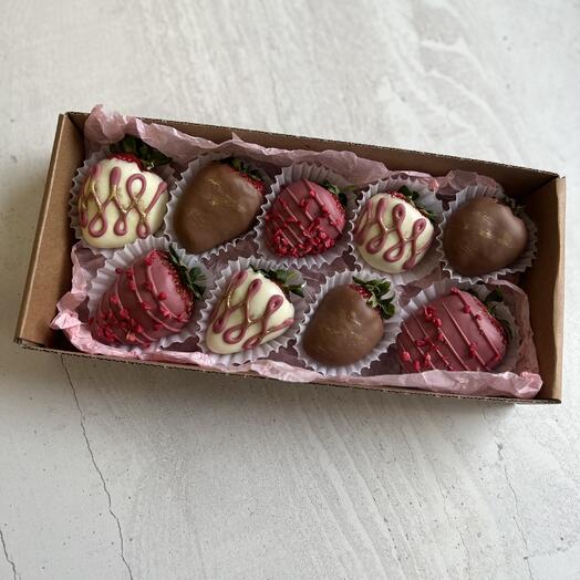 Нежная клубничка 🍓🍫