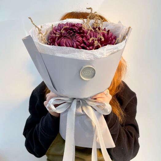 Монобукет, букет «Тайна Слизерина», Даниэль, хризантема бигуди бордовая