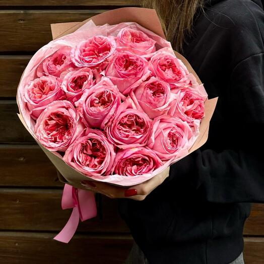 Букет из пионовидных одноголовых эквадорских роз Pink Expression в крафте