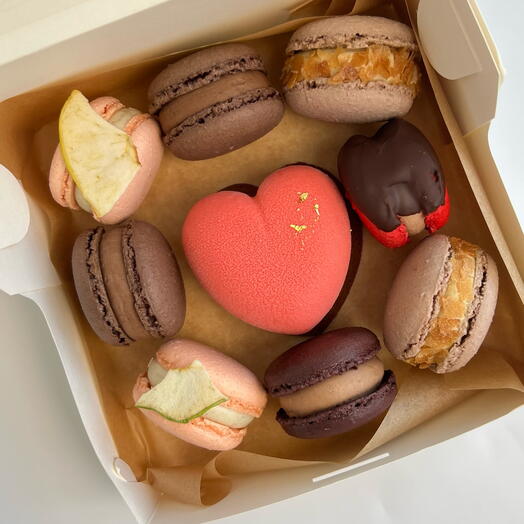 Ассорти макарон «Сердце️» в подарок для любимой девушки, мамы, бабушки на 8 марта 🌼