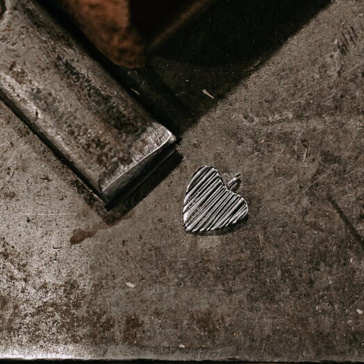 Электронный подарочный сертификат на мастер класс "Подвеска с фактурой"