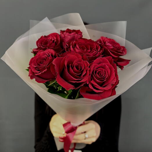 7 красных роз 🌹