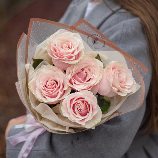 Букет из роз Pink Mondial «Нежное кружево» сортовые розы для мамы