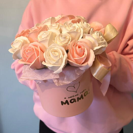 Нежные мыльные розы в коробке маме