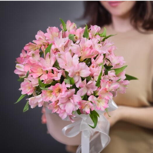 Коробка с альстромерией