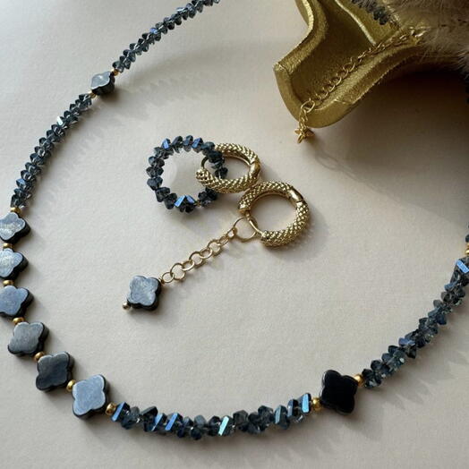 Комплект колье и серёжки из гематита и алмазного стекла