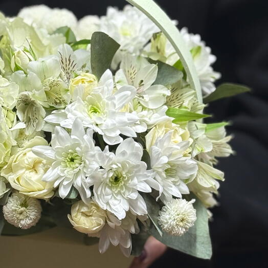 Корзина с цветами «Свежесть»
