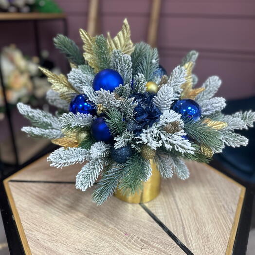 Новогодняя композиция из искусственной хвои «золотая феерия»