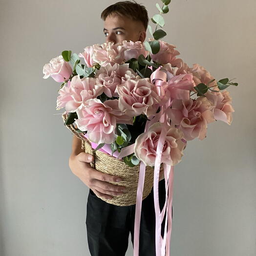 Корзина с французскими розами