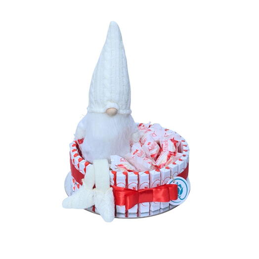 Сладкая композиция с гномом