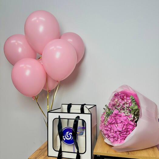 Blue Moment — бенто-торт с шарами и букетом гортензий | подарок, бенто торт, цветы, шарики, сюрприз, день рождения, Flowwow