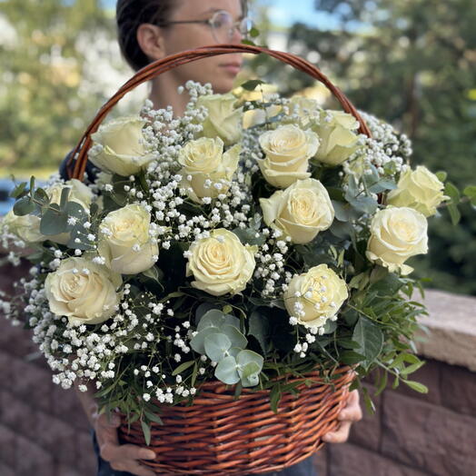 Корзина с цветами 12