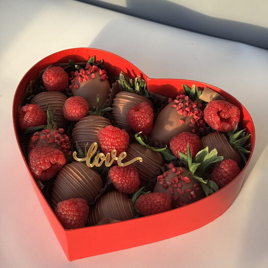 Клубника в шоколаде love