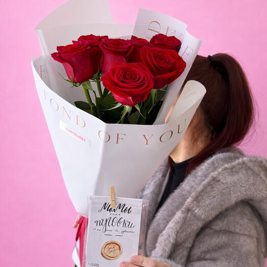 Розы красные 7шт