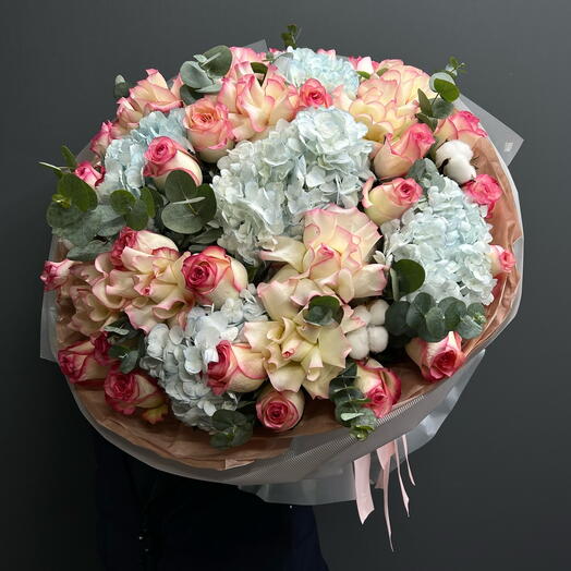 Дуобукет Гортензия Розы «Джумилия»