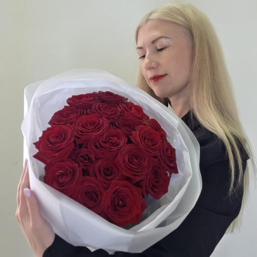 Букет из 25 красных роз "Лавина Любви"