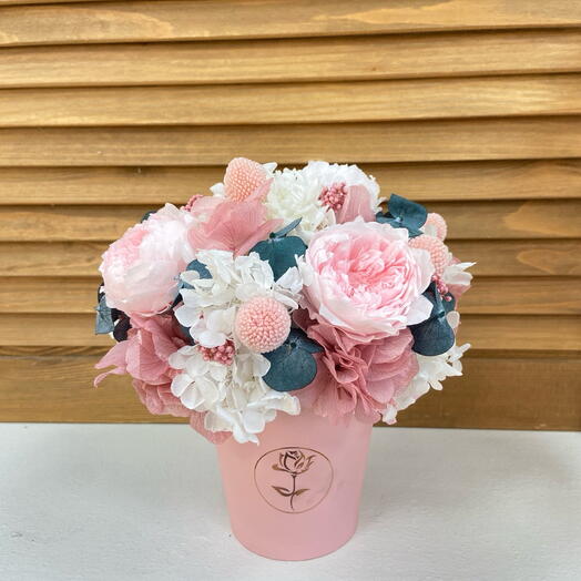 Розы в коробке «Милой и нежной»