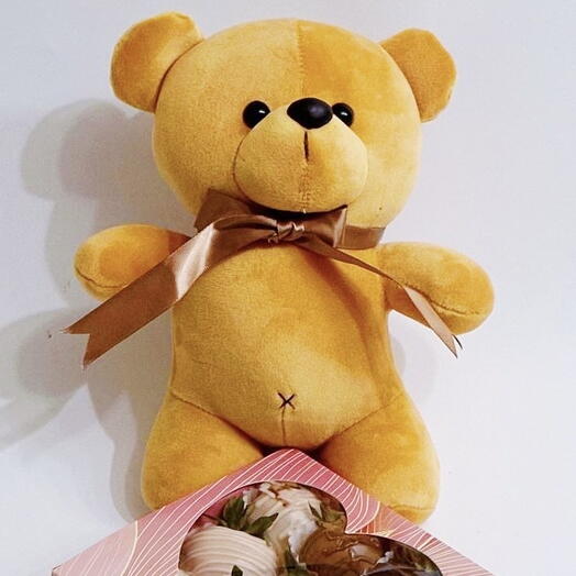 Клубника в шоколаде и плюшевый медведь. Подарок на день влюбленных