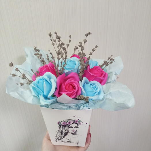 Композиция из мыла в коробке