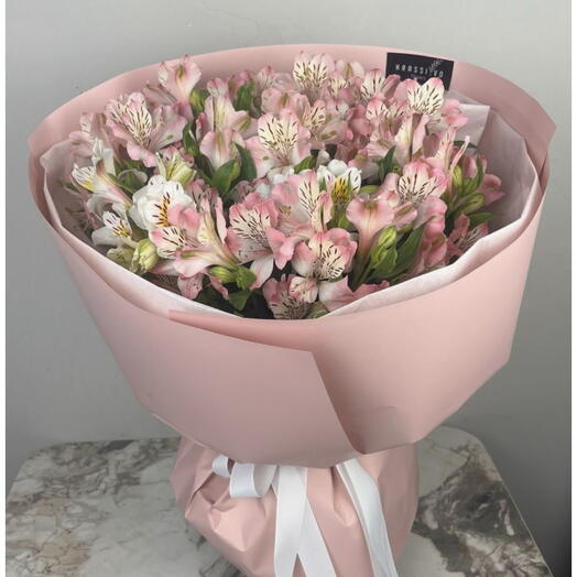 Букет из нежный альстромерии 🌸