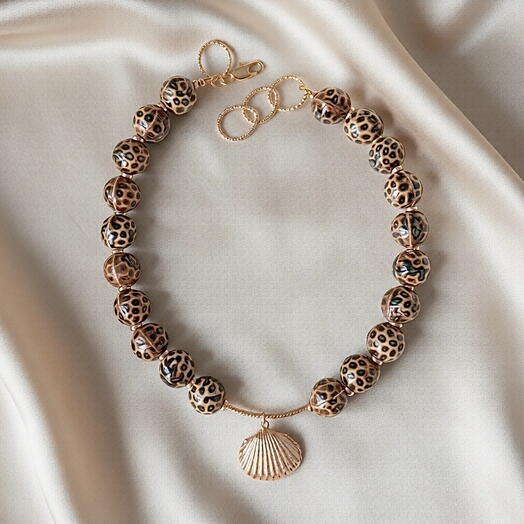 Колье из леопардовых бусин Лео