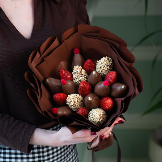 Ramo de fresas en chocolate "Vernissage" S
