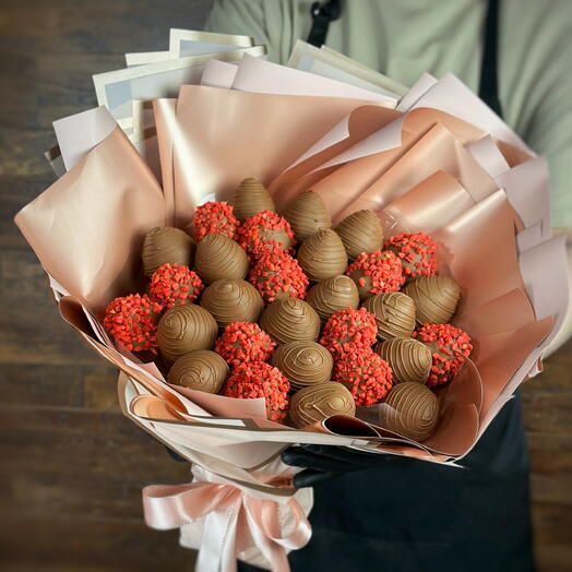 Букет из клубники в молочном шоколаде