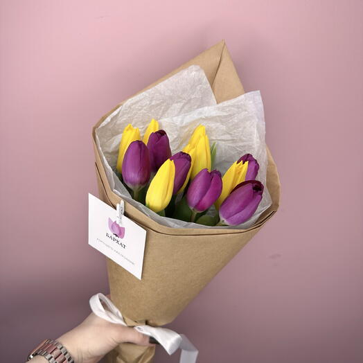 Монобукет из 13 тюльпанов в крафте