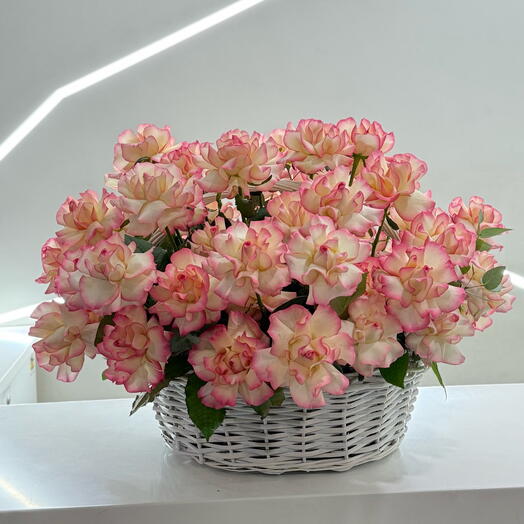 Корзина с французскими розами