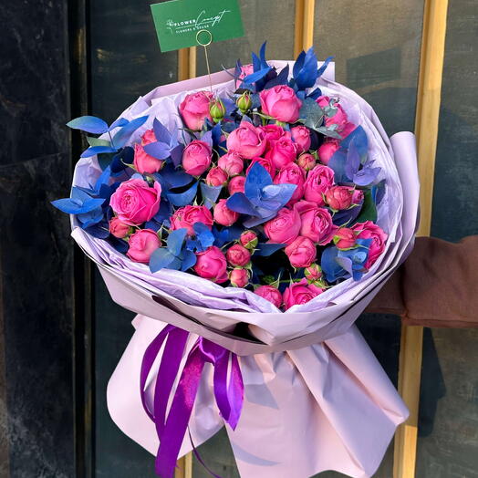 Букет из кустовых пионовидных роз Мисти Бабблс