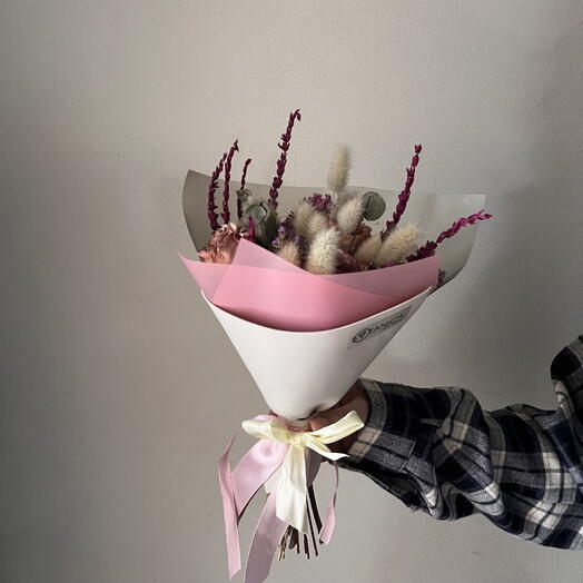 Букет из сухоцветов в розовых оттенках