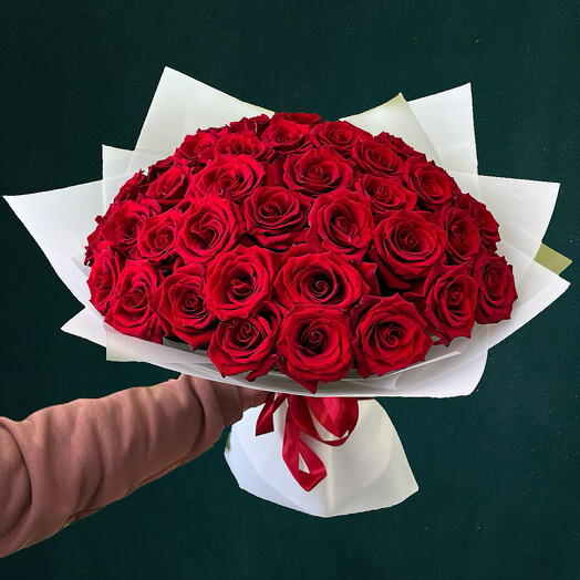 Шикарный букет из 37 роз