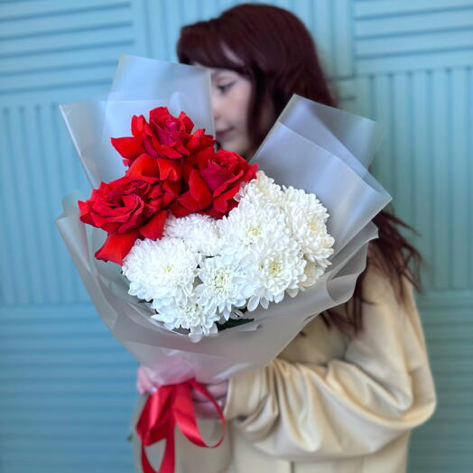 🔥ХИТ🔥 Дуобукет: алые французские розы и кустовая хризантема 🌹