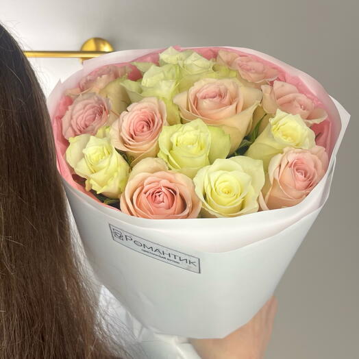 Букет из 15 нежных роз Кения