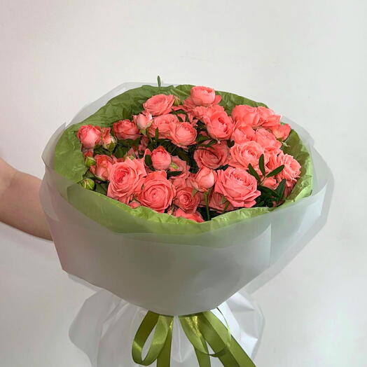 Кустовые розы Букет из ярких кустовых роз 11 шт
