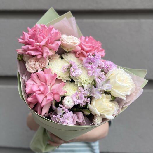 Букет «Фруктовый бум 🌸🍋🩷» с французской розой, розовой маттиолой кустовой розой