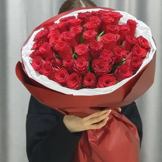 Красная роза кения с крупным бутоном
