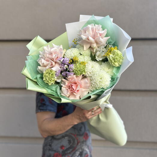 Букет «Объятия свежести» 💚🍃 свежий, летний букет в модной упаковке 🥰🩷