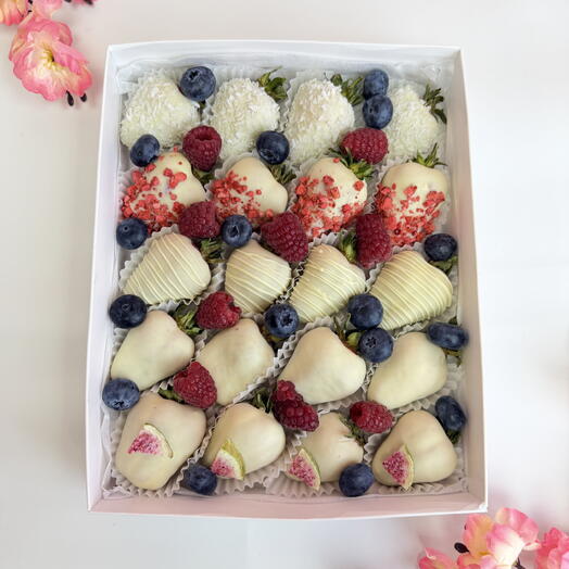 Набор из 20 шт клубник в белом шоколаде 🍓🫐🥥🍫